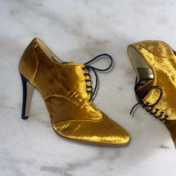Chanel Velvet Gold Mustard Lace Up Oxford Heel Pump - Picture 7 of 17